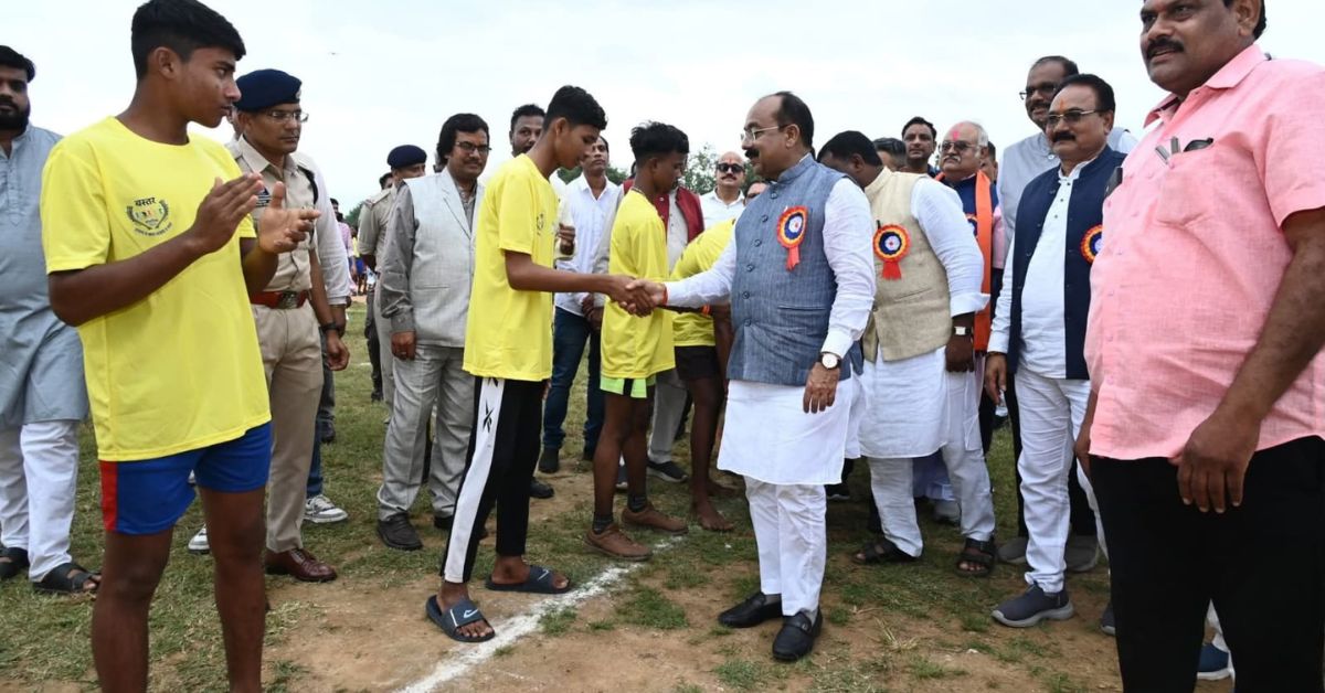 उप मुख्यमंत्री अरुण साव कांकेर के गोविंदपुर खेल मैदान में बस्तर ओलंपिक 2025 का शुभारंभ करते हुए