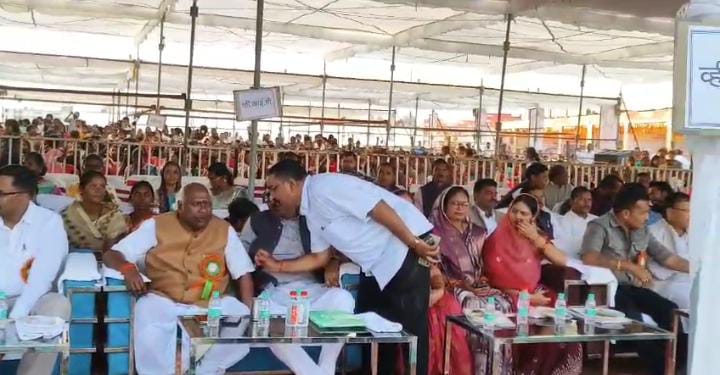 रजत महोत्सव में गूँजा छत्तीसगढ़िया गौरव — बलरामपुर में सांसद चिंतामणि महाराज ने किया शुभारंभ