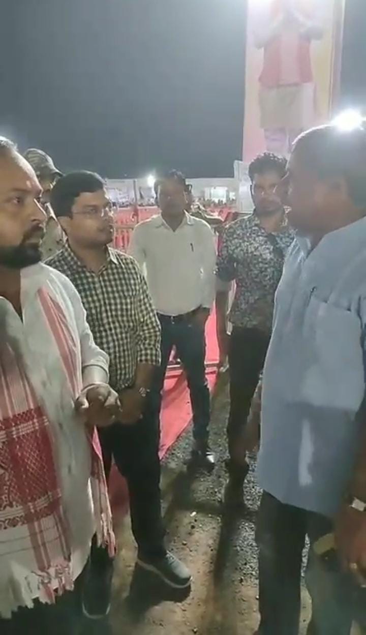 बेमेतरा राज्योत्सव स्थल पर हंगामा – अफसरों ने जनप्रतिनिधियों से खाली कराई कुर्सियाँ, भाजपा नेताओं ने जताई नाराजगी