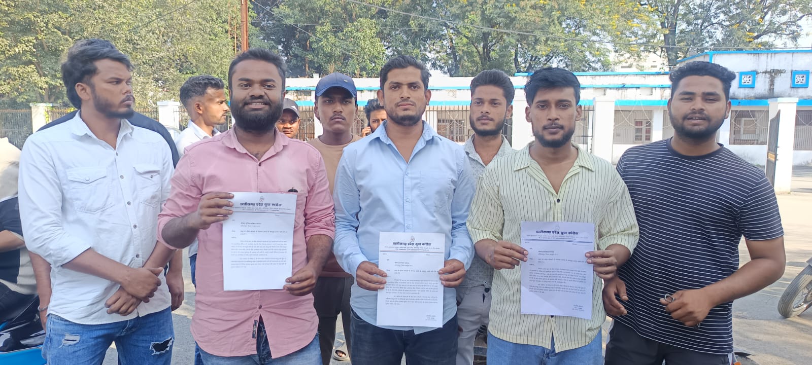 शहर में बंद पड़े ट्रैफिक सिग्नल को चालू करने की मांग, युवा कांग्रेस ने कलेक्टर और एसपी को सौंपा ज्ञापन