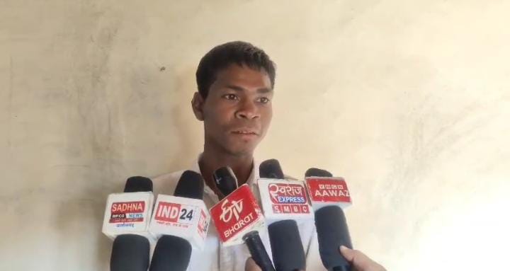 जिस युवक का कर रहे थे क्रियाकर्म, वो घर लौटा जिंदा — गांव में मचा हड़कंप