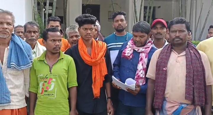 अजीरमाकला में शासकीय भूमि पर अवैध कब्जा, ग्रामीणों ने कलेक्टर से की कार्रवाई की मांग