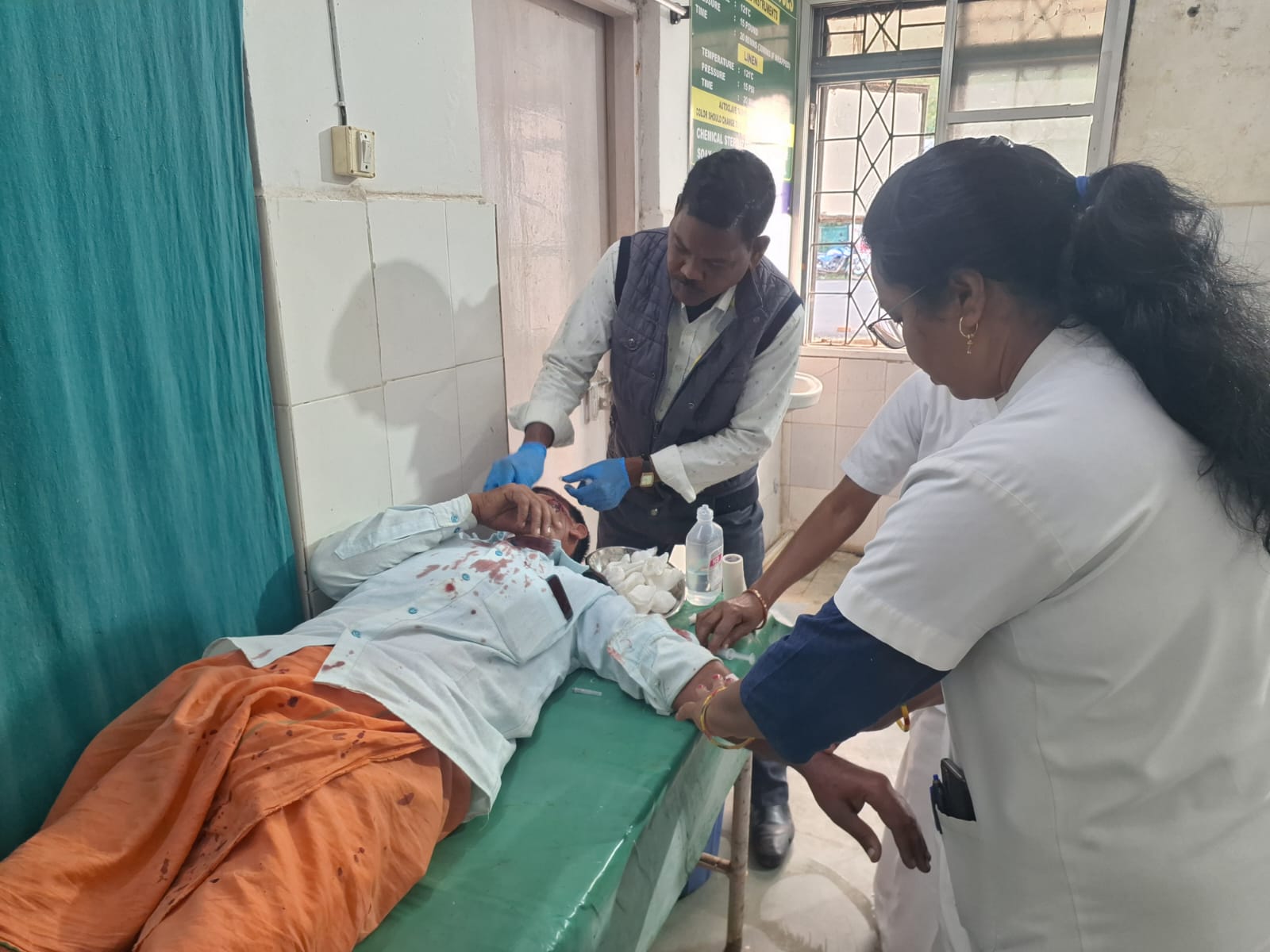 वन भूमि पर अतिक्रमण हटाने पहुंचे ग्रामीणों पर हमला, चार घायल – दो की हालत गंभीर