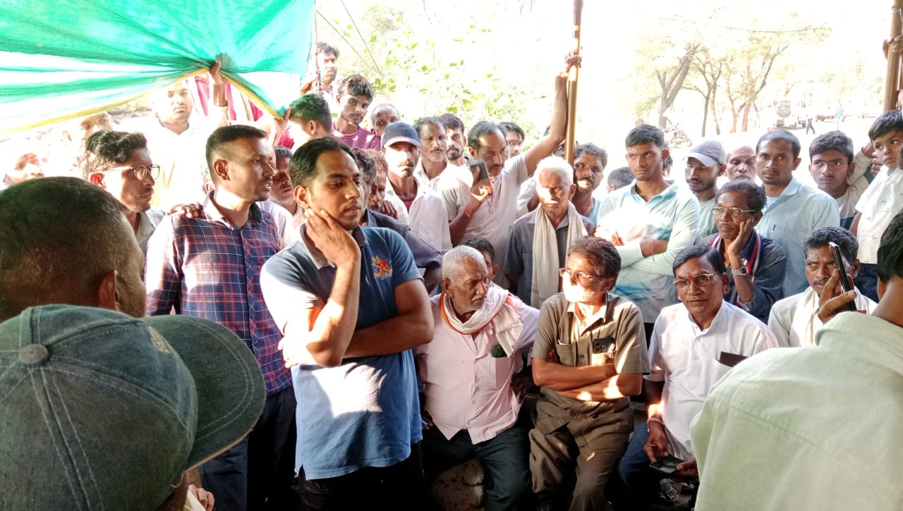 गांव में अंतिम संस्कार को…