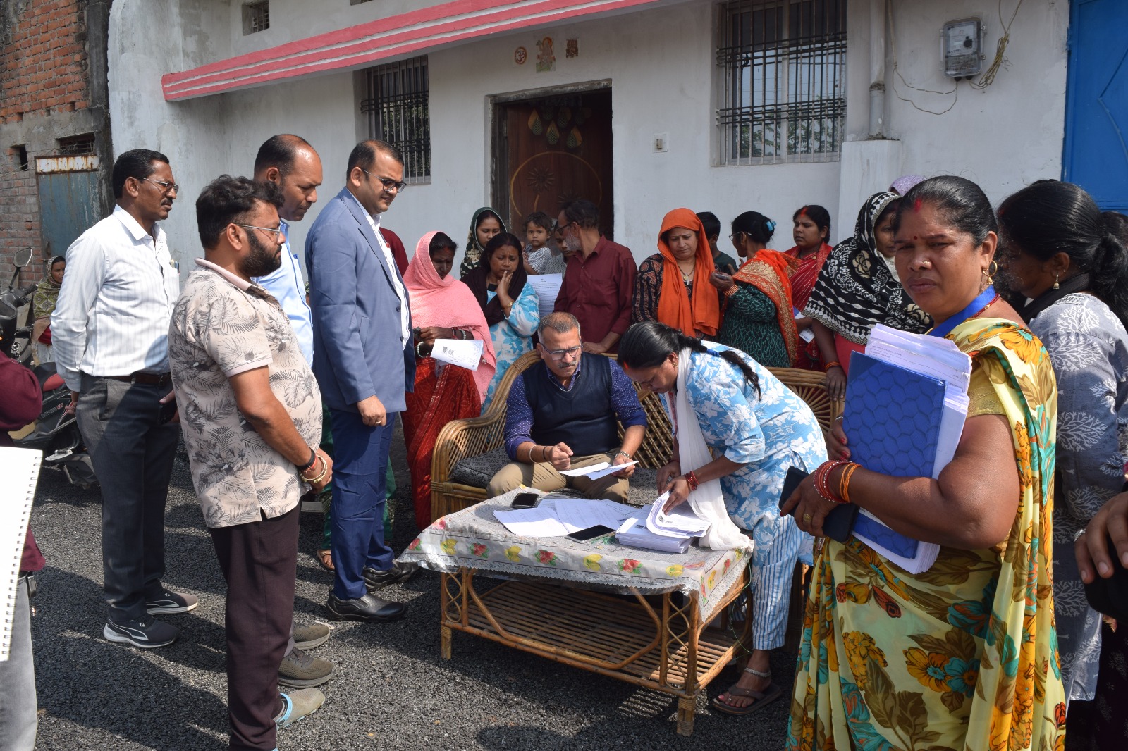 जिला निर्वाचन अधिकारी ने बीएलओ कार्य का किया&hellip;