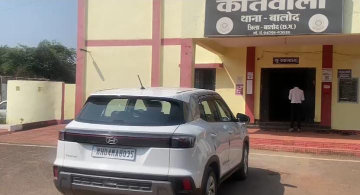 रुपयों से भरी क्रेटा कार पकड़ी गई