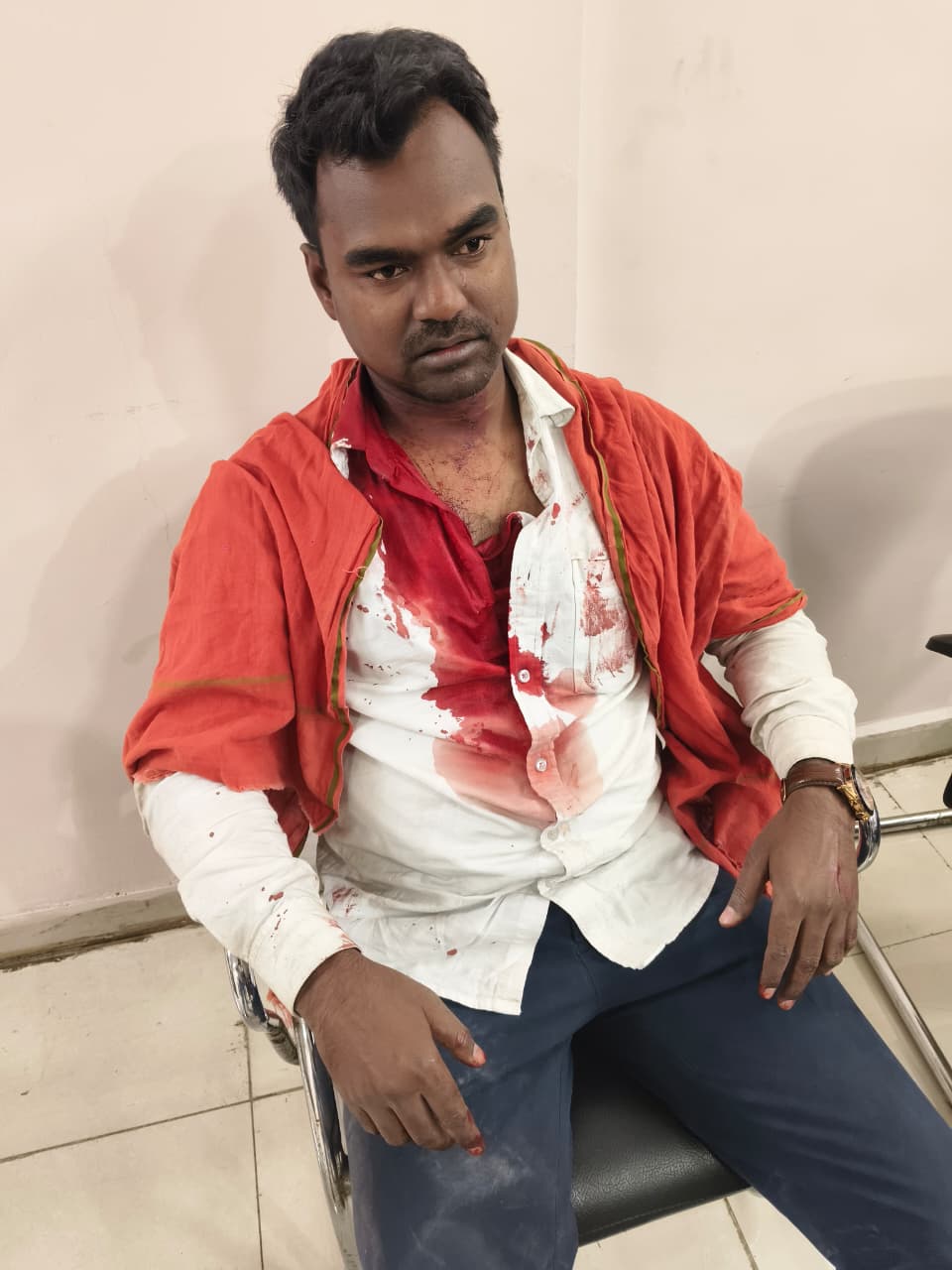 बदमाशों ने नायब तहसीलदार के…