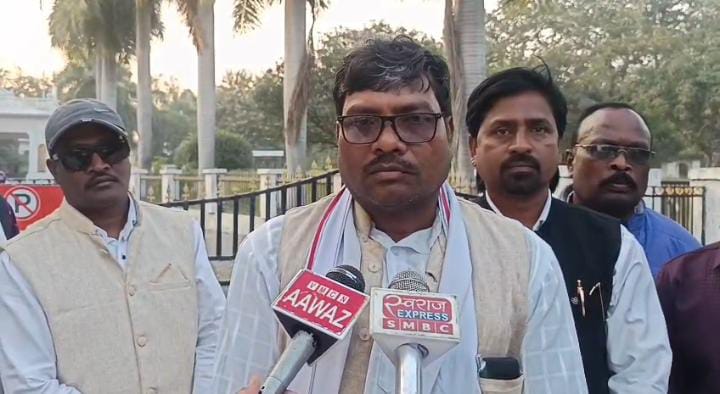 बस स्टैंड के पास खुली शराब दुकान का फिर हुआ विरोध, कबीर आश्रम के पास दुकान बंद करने की उठी मांग