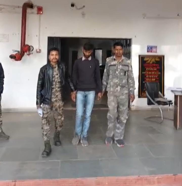 फर्जी डीएसपी गिरफ्तार : नौकरी दिलाने के नाम पर 72 लाख की ठगी, कुसमी पुलिस की बड़ी कार्रवाई
