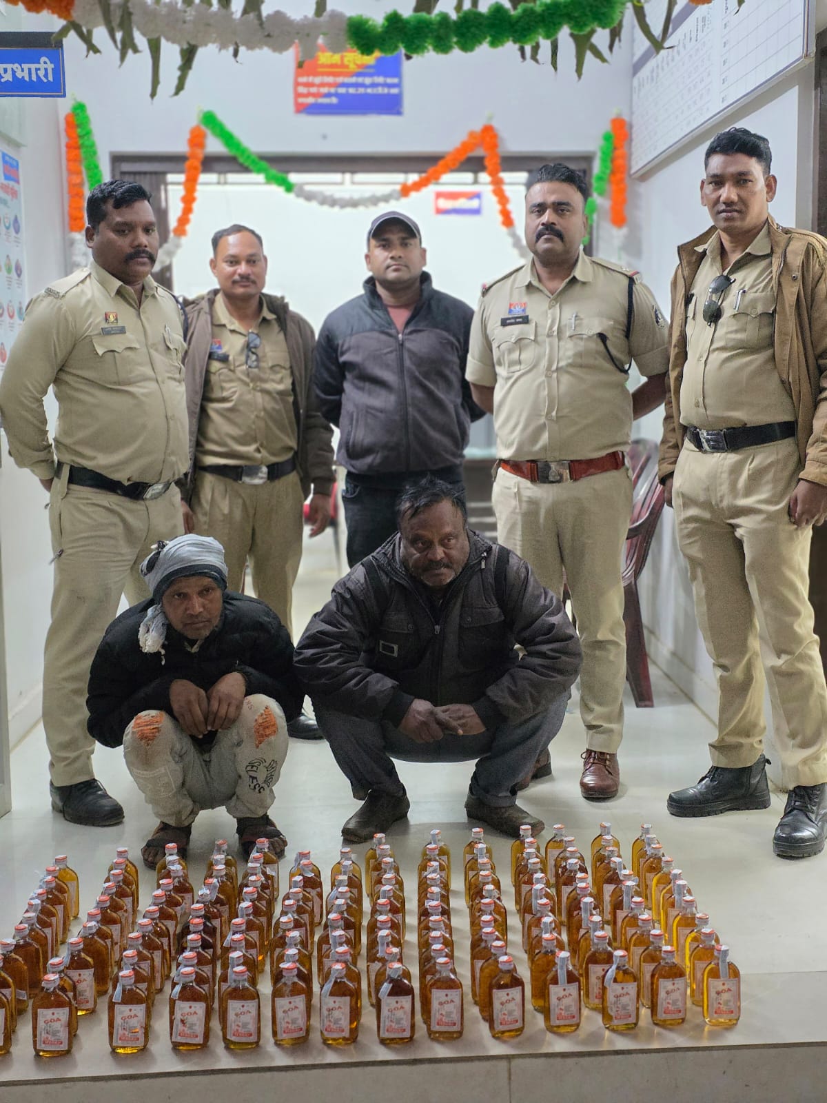 अंतर्राज्यीय शराब तस्कर पुलिस के शिकंजे में, 24 लीटर शराब बरामद