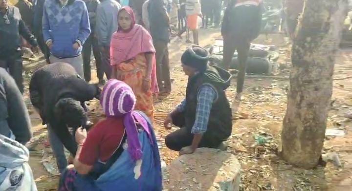 पेंड्रा में दर्दनाक हादसा: तेज़ रफ्तार कार ने बस पकड़ने खड़े लोगों को रौंदा, एक की मौत