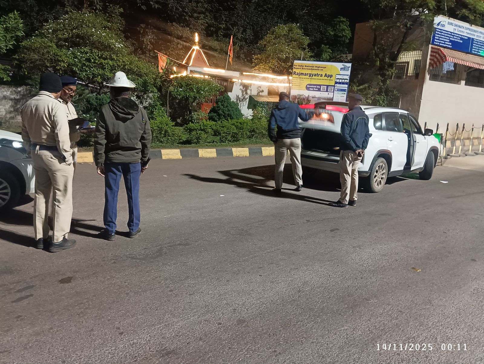 दुर्ग में अपराध पर नकेल: पुलिस की रातभर सघन नाकाबंदी, 406 कार्रवाई