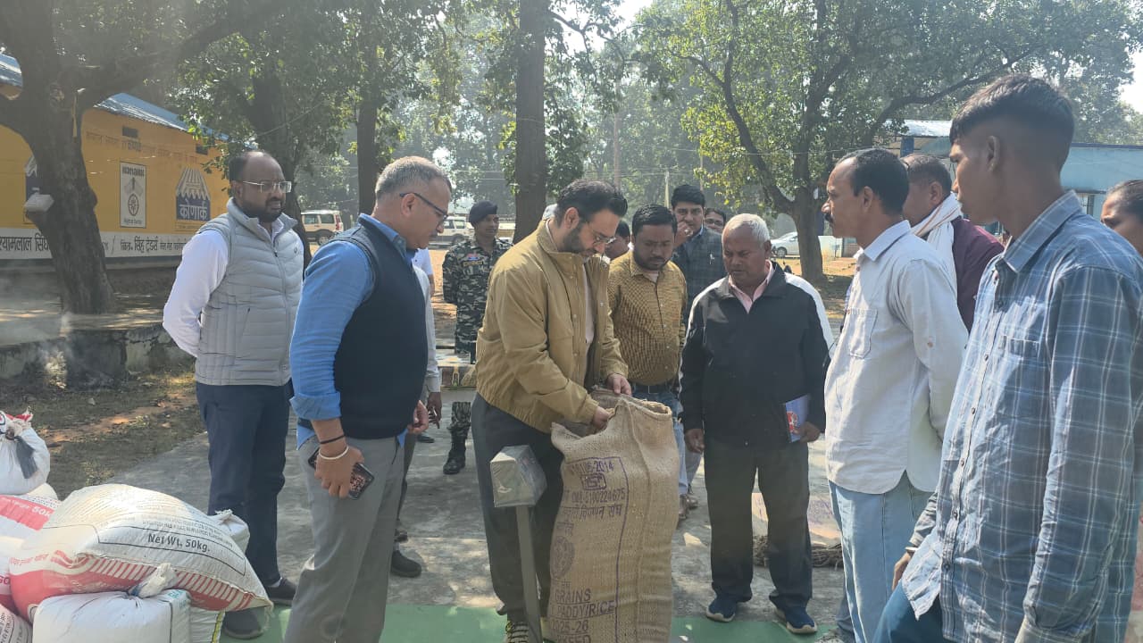 जिला प्रभारी सचिव डॉ कमलप्रीत सिंह ने धान खरीदी केंद्रों का किया निरीक्षण
