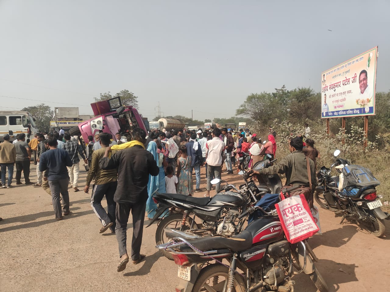 एनएच-49 पर चोढ़ा चौक के पास बड़ा सड़क हादसा, 8–10 यात्री घायल