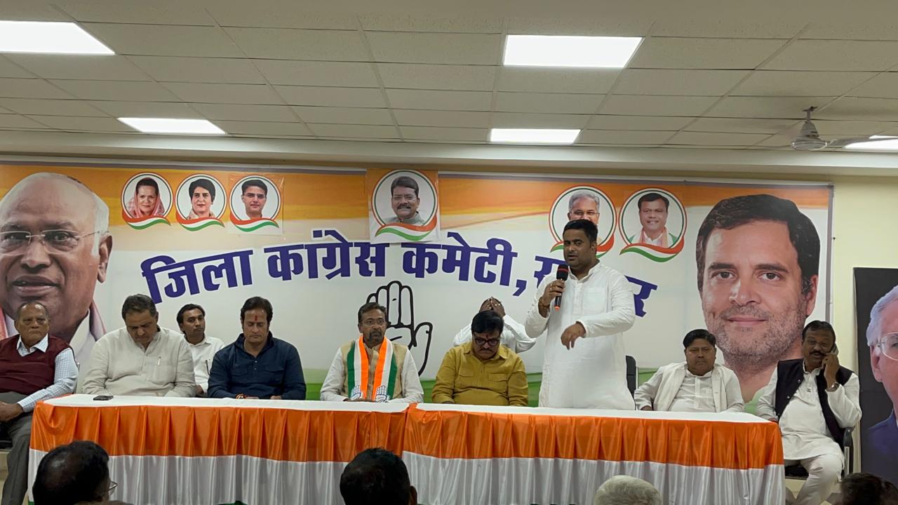 एसआईआर को लेकर सह प्रभारी विजय जांगिड़ की उपस्थिति मे कांग्रेस की समीक्षा बैठक