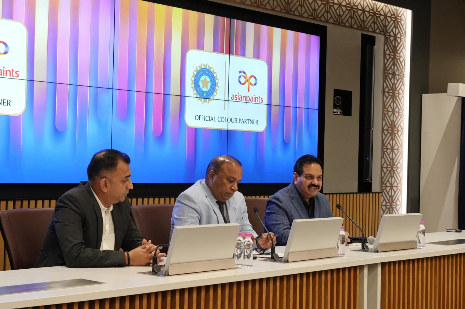 एशियन पेंट्स ने बीसीसीआई को बनाया पार्टनर, बने…