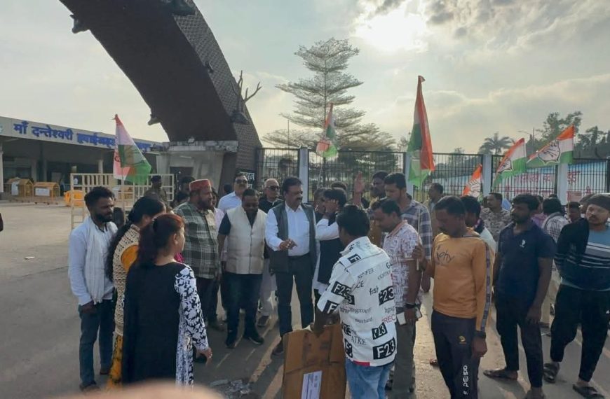 लोहा बस्तर का और नौकरी आंध्र में : कांग्रेस