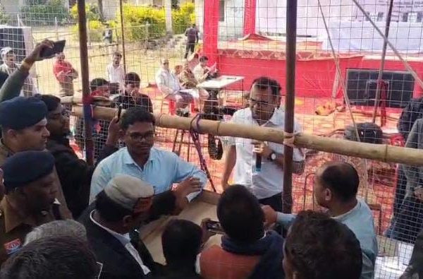 भारी विवाद और विरोध के बीच मैनपाट में&hellip;