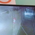 तेज रफ्तार कार अनियंत्रित होकर दुकान में घुसी, CCTV फुटेज में कैद हुई घटना