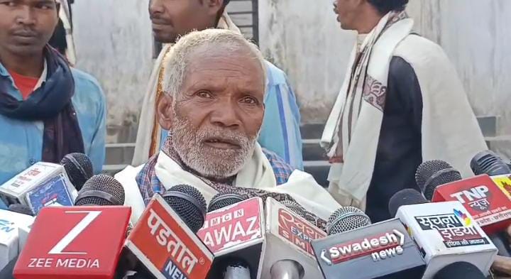 जमीन नापने के बदले बकरा रुपए मांगने का आरोप, पहाड़ी कोरवा समाज ने कलेक्टर से की शिकायत