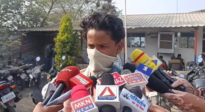 चाकू की नोक पर अपहरण कर मारपीट, भाजपा पार्षद के बेटे समेत 9 पर FIR