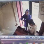 एटीएम में पैसा डालने गई थी कर्मचारी, आंखों में स्प्रे डालकर फरार हुआ आरोपी