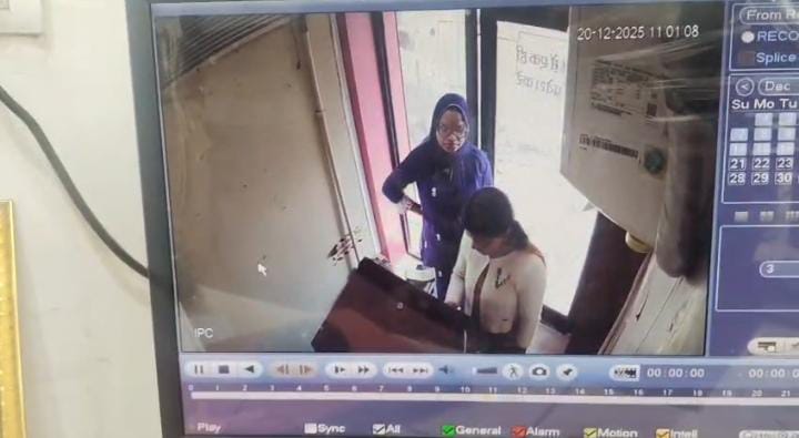 एटीएम में पैसा डालने गई&hellip;