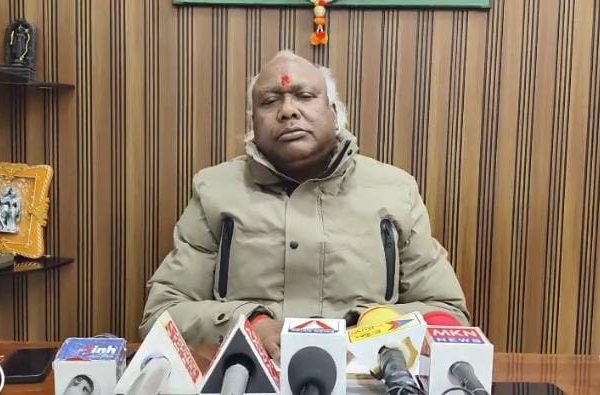 अंबिकापुर में सड़क निर्माण में भ्रष्टाचार की आशंका,&hellip;