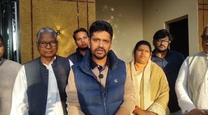 सूरजपुर पहुंचे AICC सदस्य आदितेश्वर शरण सिंह देव, कांग्रेस कार्यकर्ताओं से की मुलाकात, टूर्नामेंट कार्यक्रम में हुए शामिल