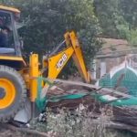मस्जिद पर चला बुलडोजर, शिकायत के बाद प्रशासन ने की कार्रवाई