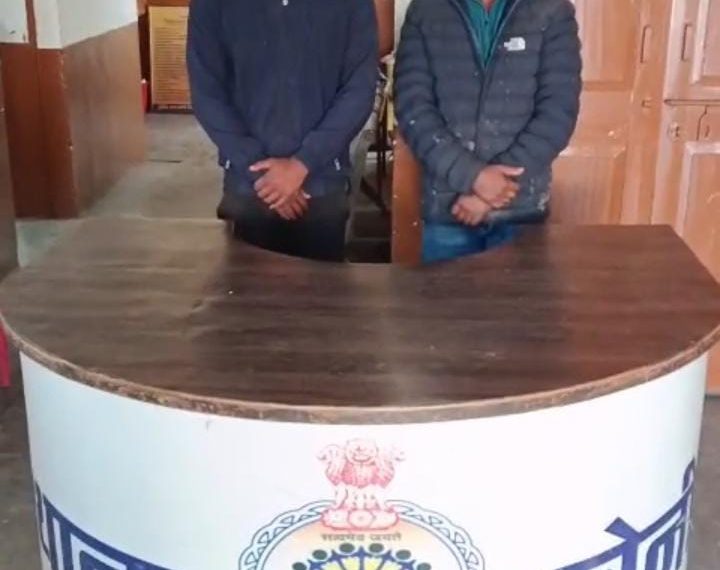 शराब के नशे में कार चला रहे 2&hellip;