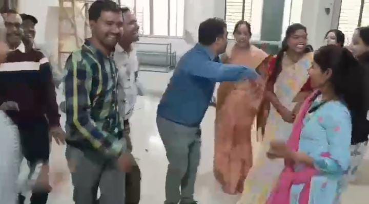 कोनी ITI में न्यू ईयर पार्टी का वीडियो&hellip;