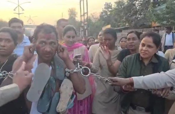 जब शासन ही कानून तोड़ने लगे