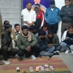 कोटेरबुड़ा जंगल पुलिया के पास जुआ खेलते 17 आरोपी गिरफ्तार, ₹1.40 लाख से अधिक नकद जब्त