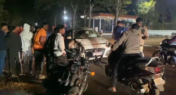 नशे में धुत कार चालक ने बाइक को&hellip;