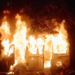 दर्शन से पहले हादसा, चलती टाटा मैजिक में लगी आगधू-धू कर जला वाहन, 8 यात्रियों ने कूदकर बचाई जान