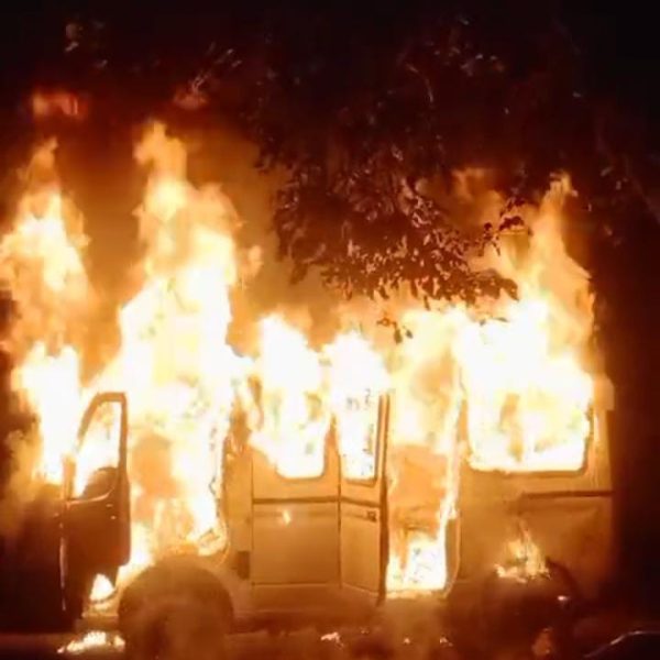 दर्शन से पहले हादसा, चलती टाटा मैजिक में&hellip;