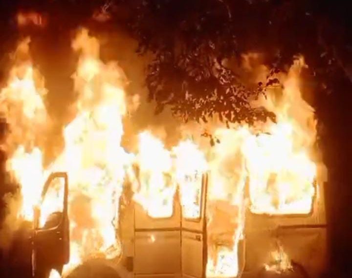 दर्शन से पहले हादसा, चलती टाटा मैजिक में&hellip;