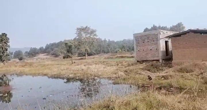 चार दशक पुराने जलाशय पर कब्जे का आरोप,&hellip;