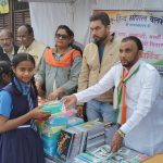 गणतंत्र दिवस पर अवाम ए हिन्द ने किया ध्वजारोहण, बच्चों को उपहार व मरीजों के परिजनों को कराया पौष्टिक भोजन वितरण